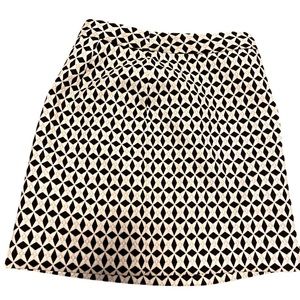 Banana Republic Skirt (Size 0) Black & White Casual